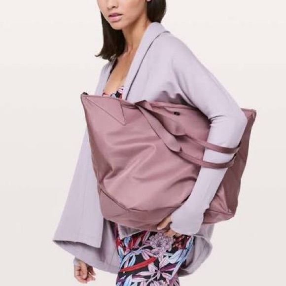 lululemon acute tote